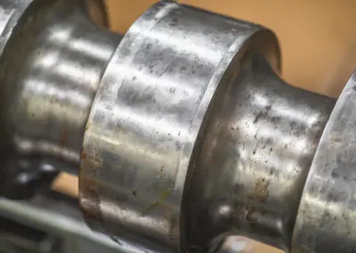 This is a closeup image of the tie bar on the 3300 Ton Van Dorn.